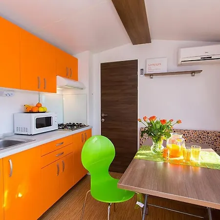 Stacaravan Orange * Porec